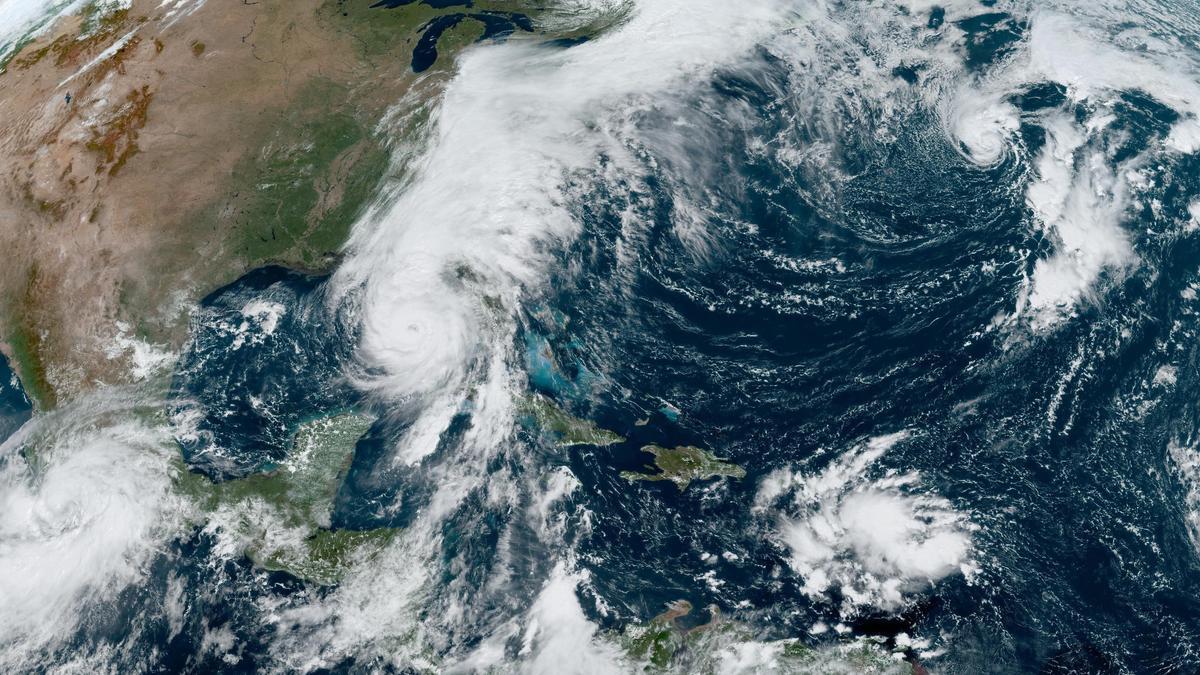 El huracán Helene se degrada a depresión, mientras Isaac y la tormenta Joyce no muestran amenaza