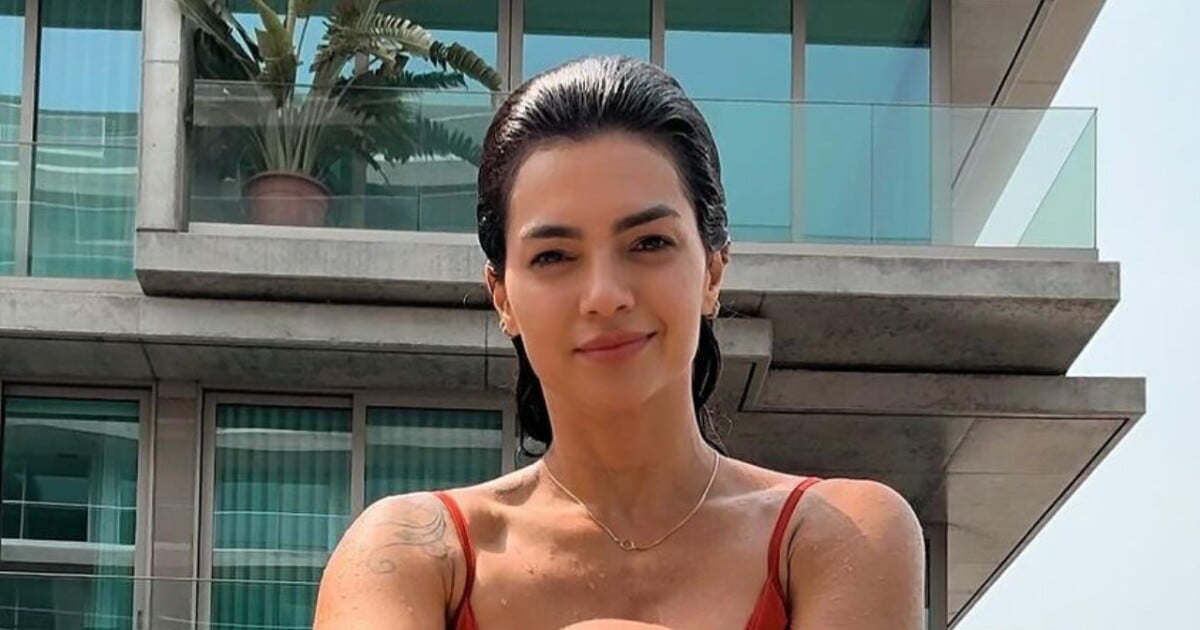 Baba, baby! Kelly Key empina o bumbum ao máximo em foto de biquíni na piscina e leva web ao delírio: ‘Sonho de consumo’