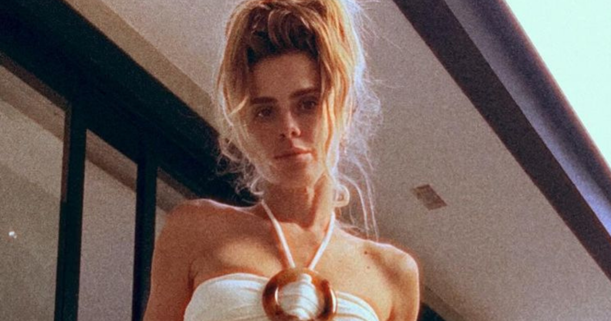 Carolina Dieckmann posta fotos de biquíni, é perturbada por magreza e comparada com Maiara: ‘Emagreceu demais’