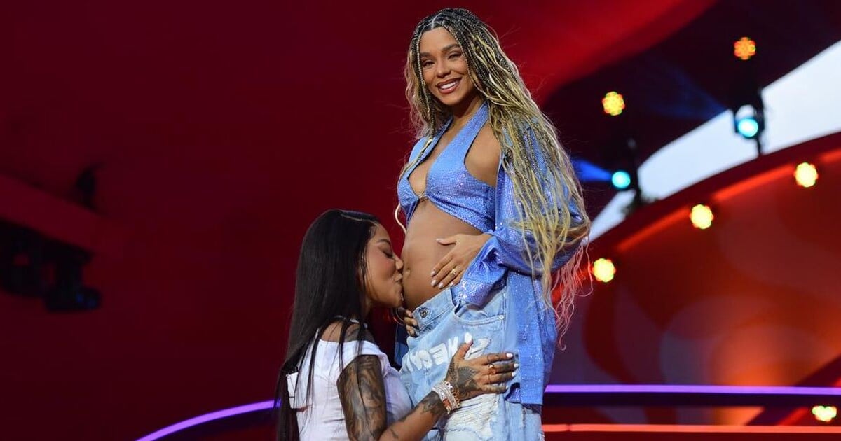 Ludmilla e Brunna Gonçalves vão ser mamães! Cantora anuncia gravidez em show e comove fãs: ‘Somos 3’