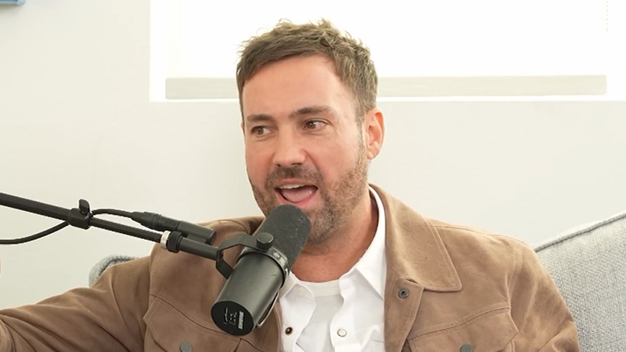 Jeff Dye Says Sarah Hyland Is Terrible, Calls Her A ‘Tyrant’ On Set