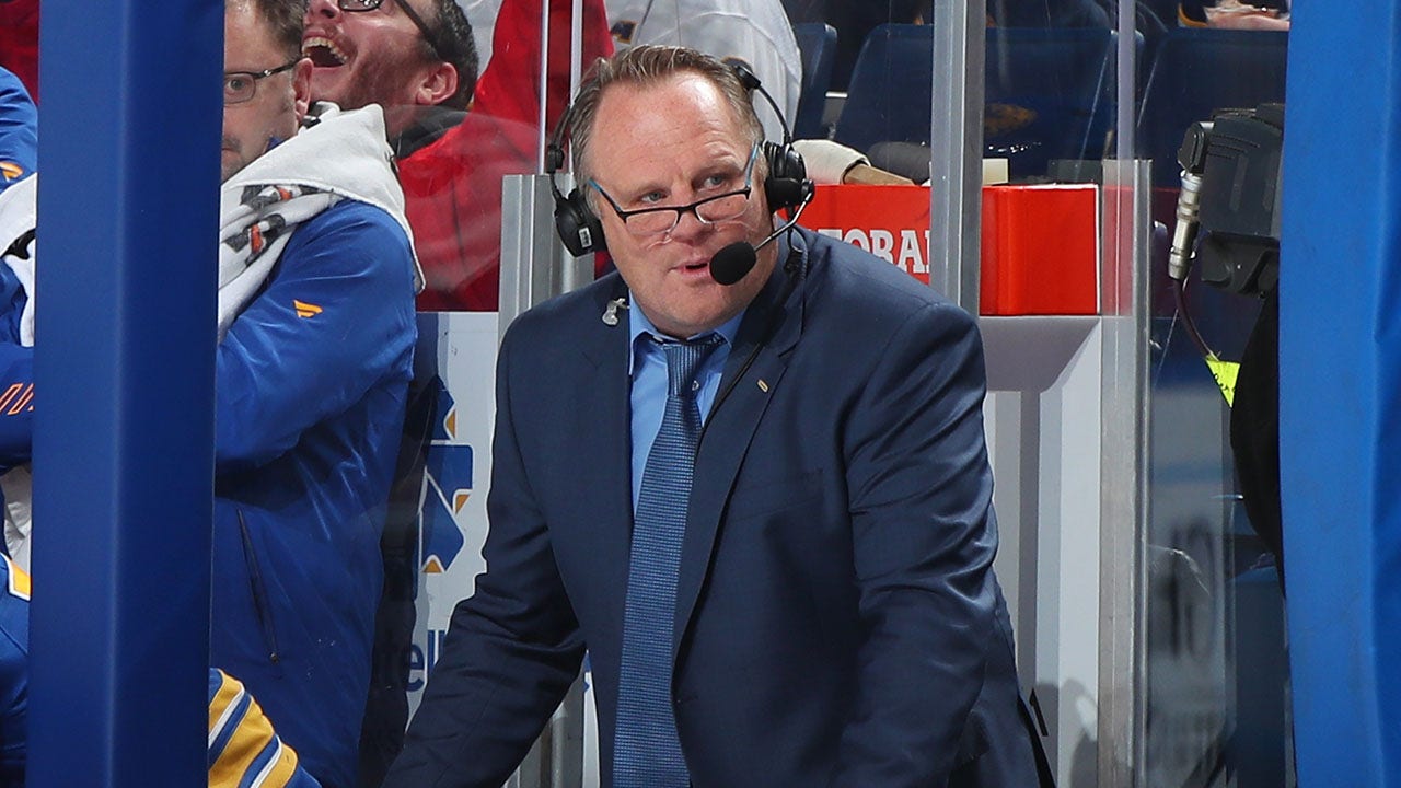 Sabres great Rob Ray takes puck to the face