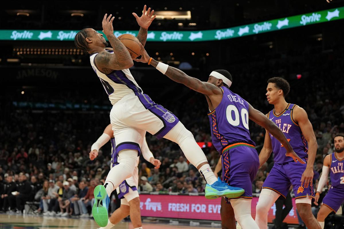 Booker and Durant each score 22 points as Suns beat Kings 122-106