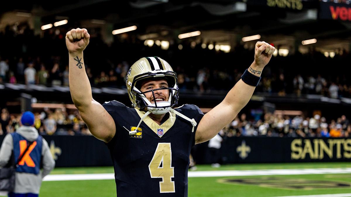 Derek Carr staying in New Orleans on restructured deal