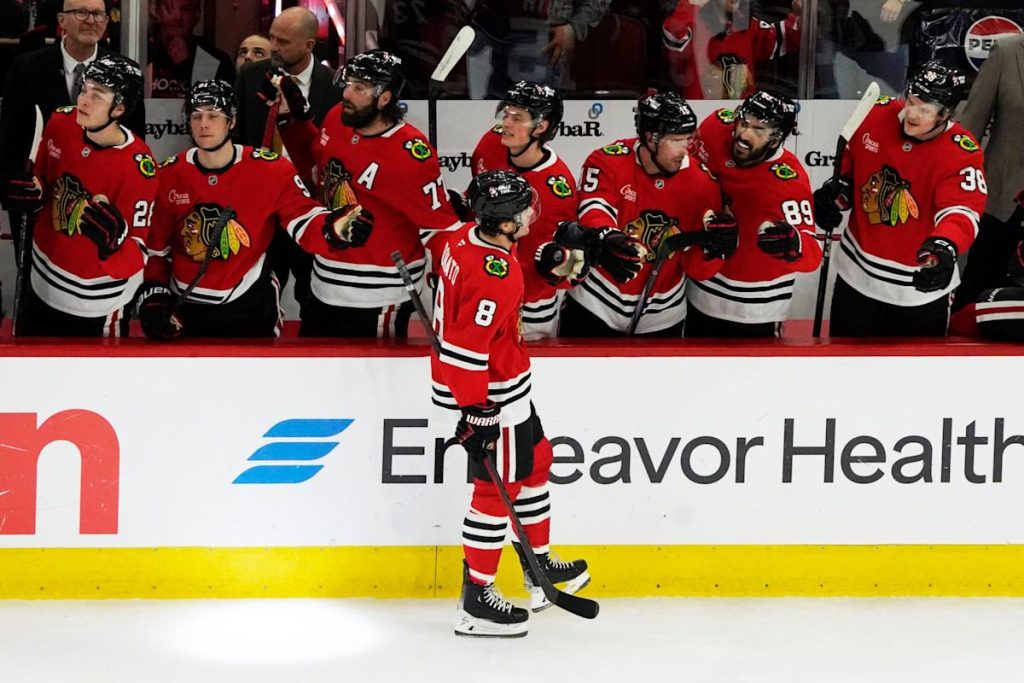 Blackhawks Likely to Re-Sign Donato Over Trade