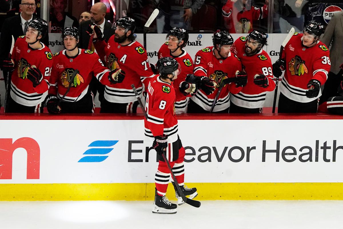 Blackhawks Likely to Re-Sign Donato Over Trade