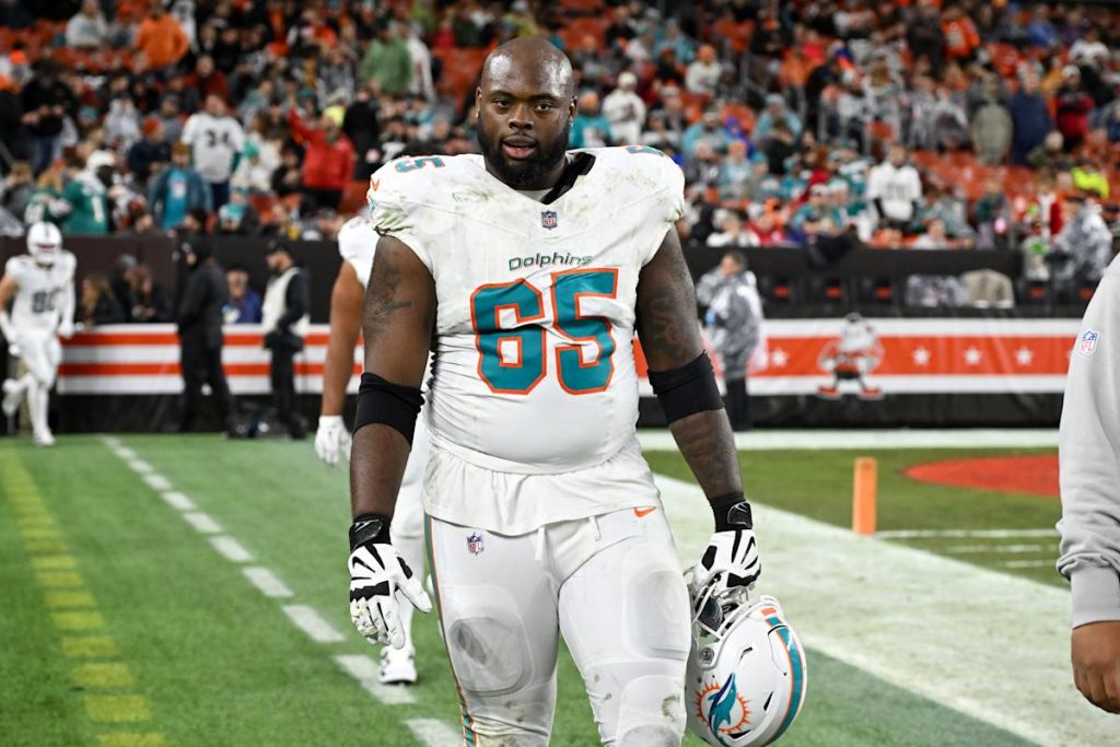 Cowboys to reportedly sign OG Robert Jones