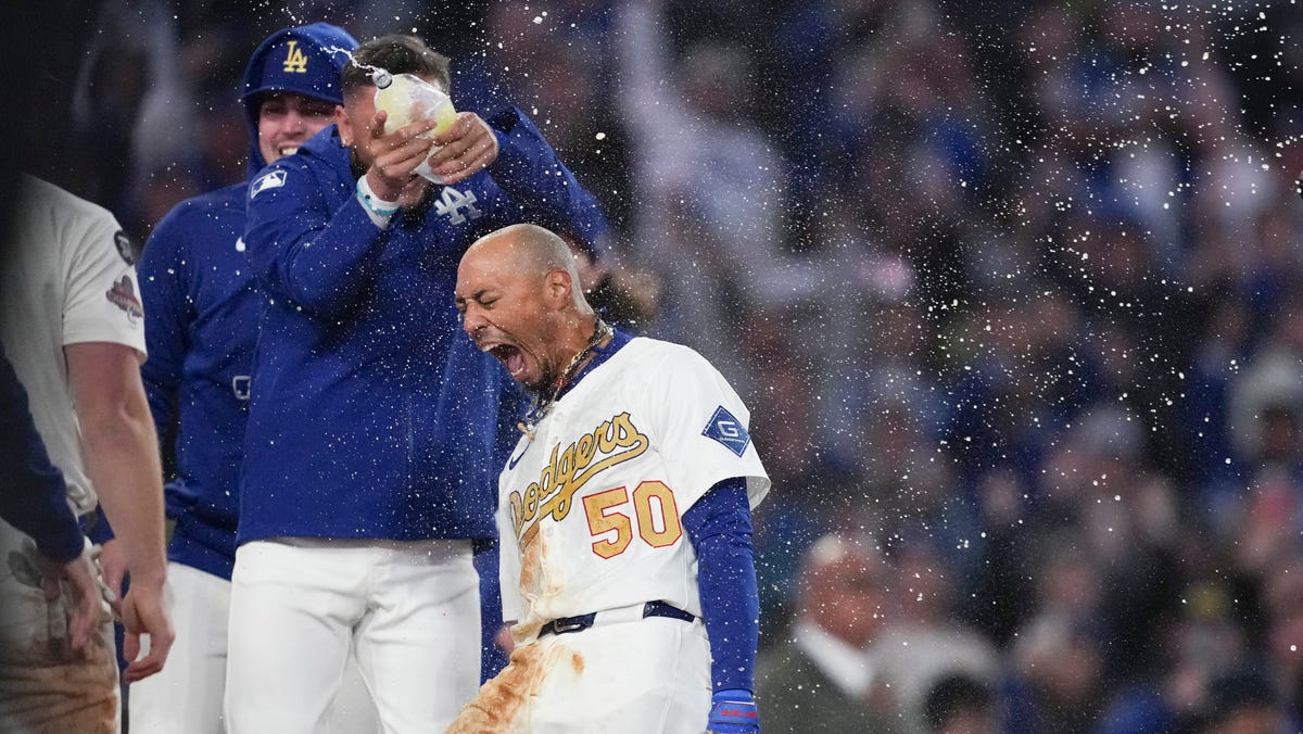 Mookie Betts overcomes illness, lifts Dodgers with walk-off homer