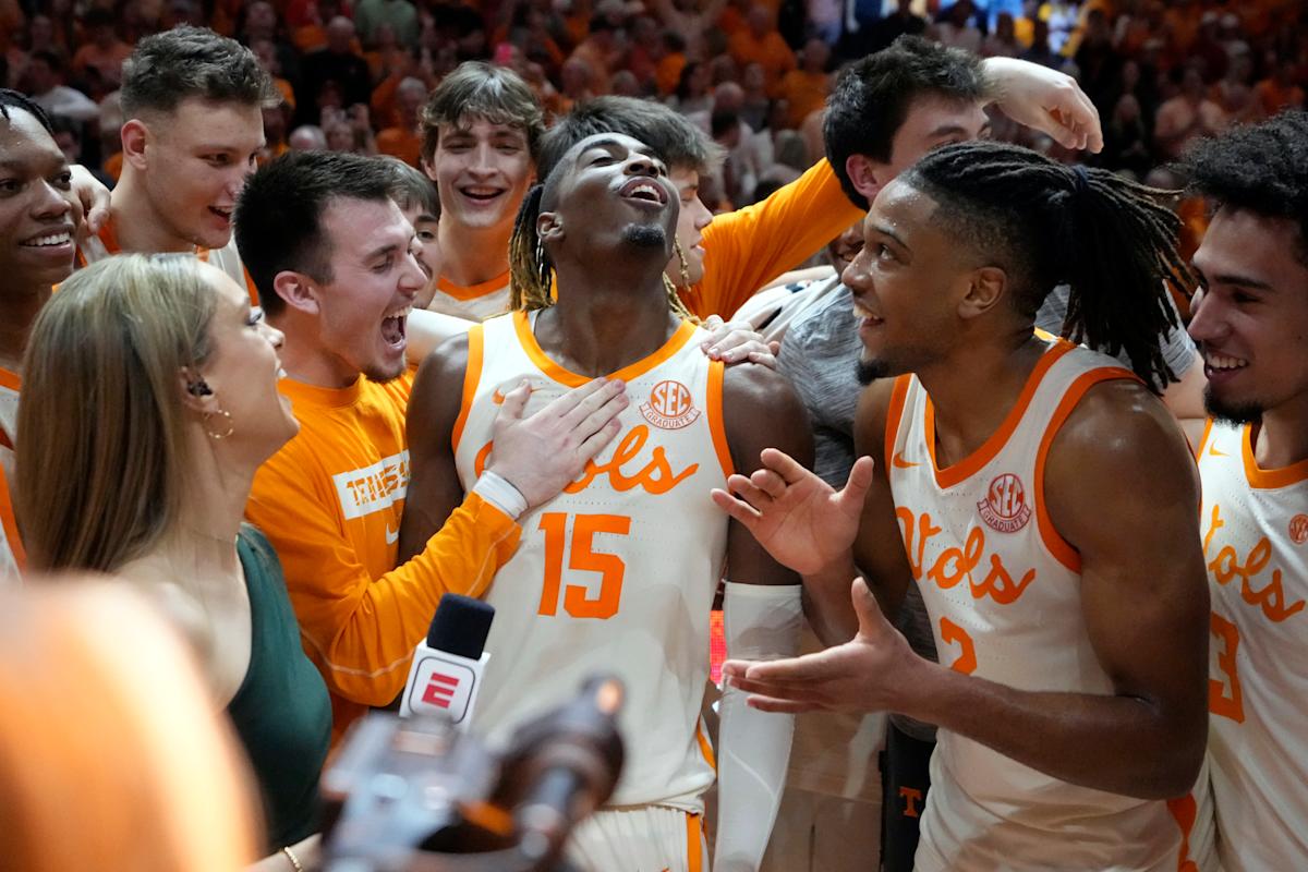 Jahmai Mashack’s buzzer-beating 3-pointer gives Tennessee 79-76 win over Alabama
