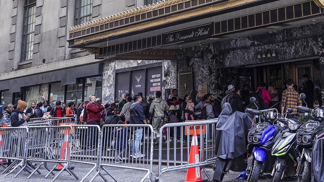NYC making it easier for migrants to get benefits, housing: report