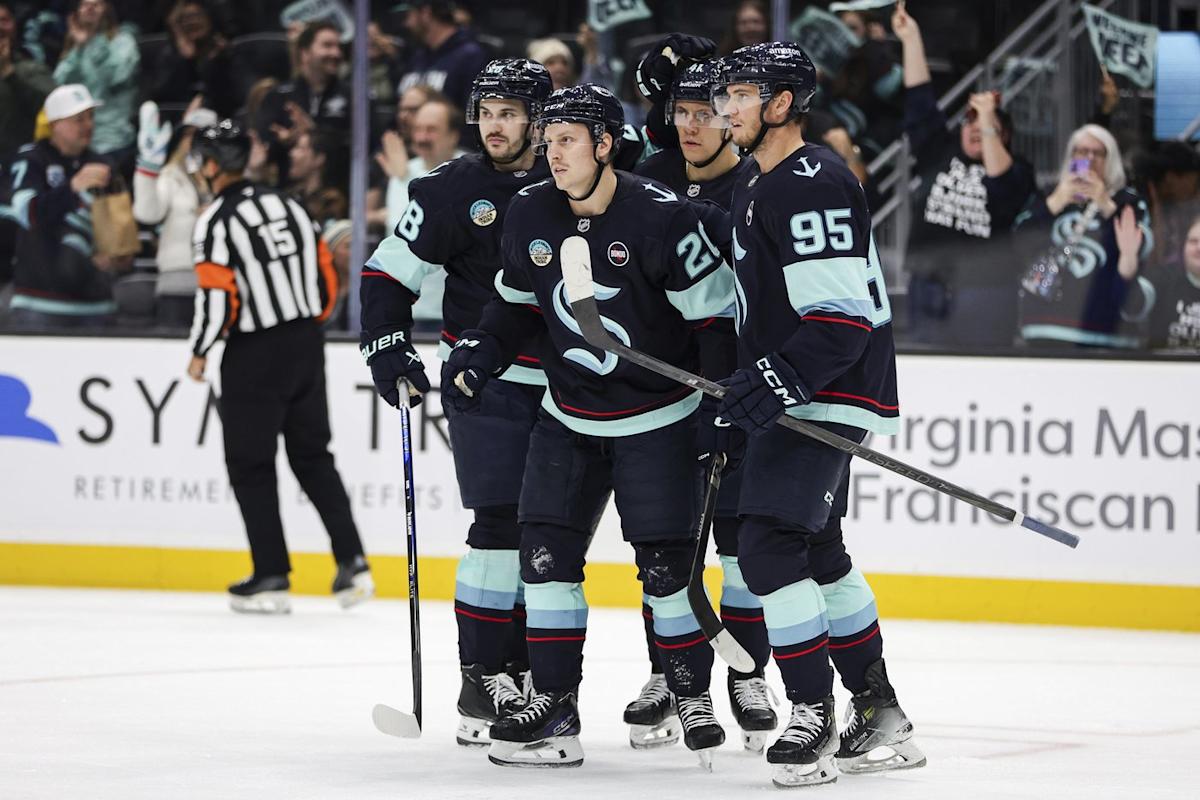 Eeli Tolvanen scores twice as Kraken defeat Canucks 6-3