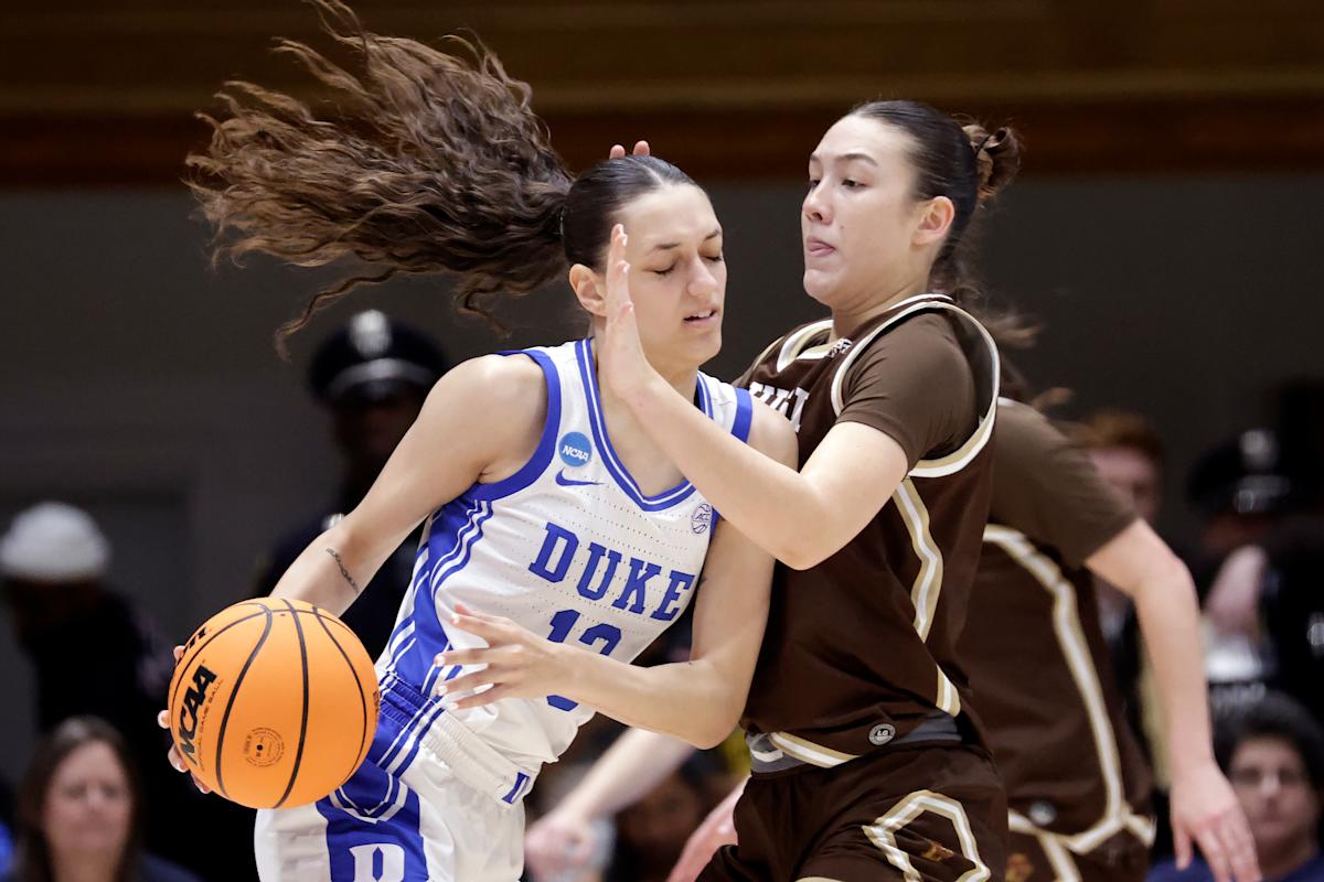 Okananwa, gritty defense power No. 2 Duke to lopsided win over No. 15 Lehigh, 86-25