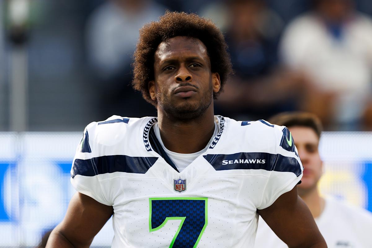 Seahawks trade QB Geno Smith to Raiders, where he’ll reunite with Pete Carroll