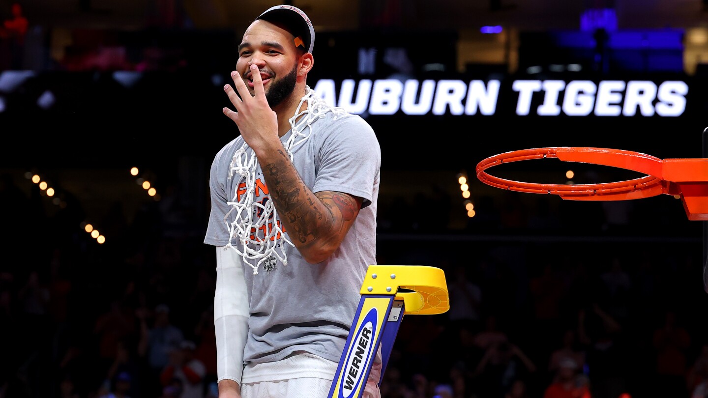 Auburn completes sweep of No. 1 seeds into Final Four, beating Michigan State 70-64
