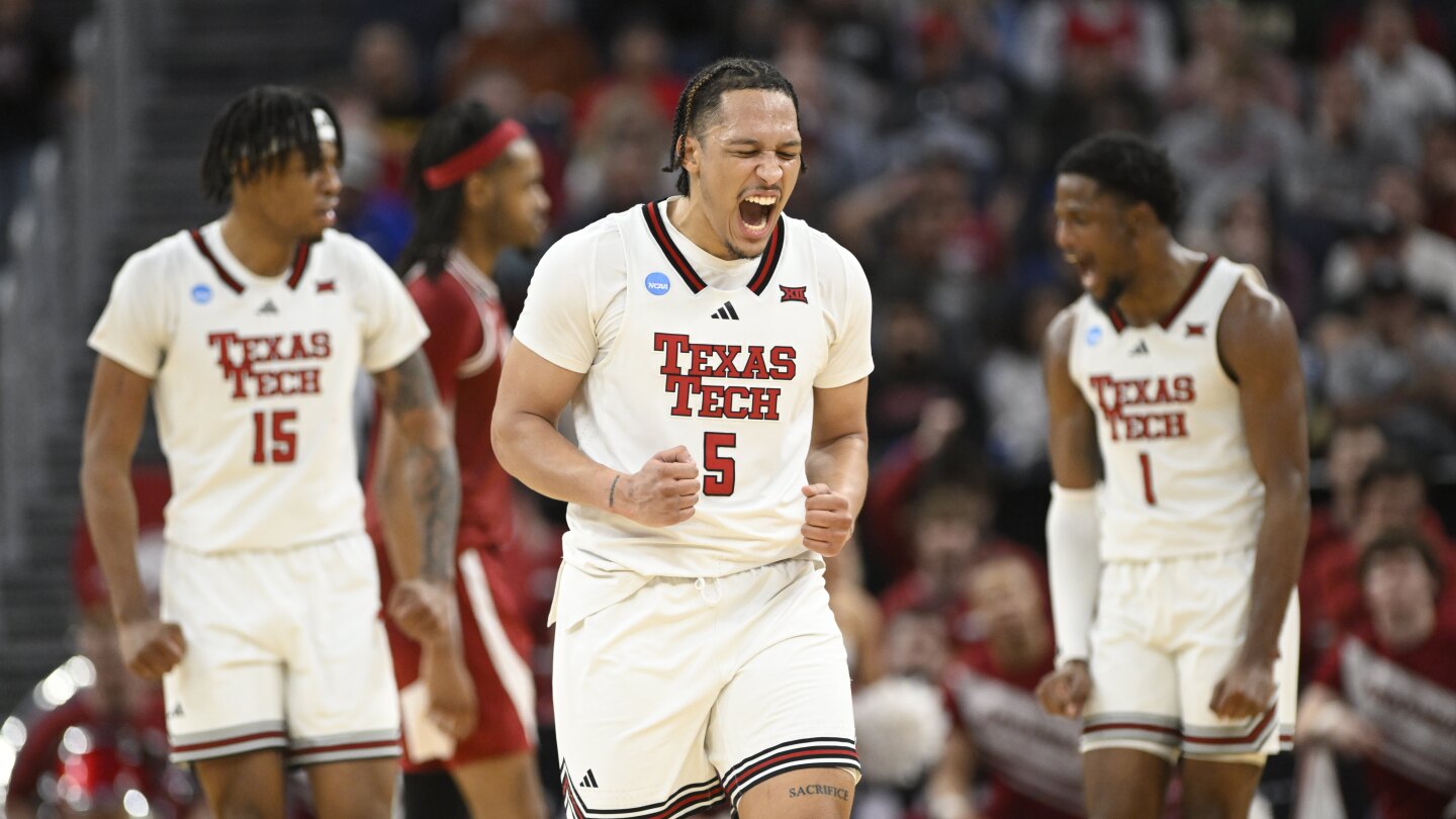 Texas Tech rallies from 16 points down to beat Arkansas 85-83 in first OT game in March Madness