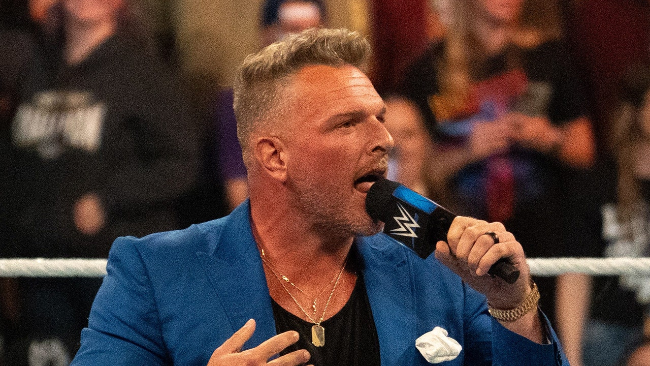 Pat McAfee sounds off on Canada booing US national anthem
