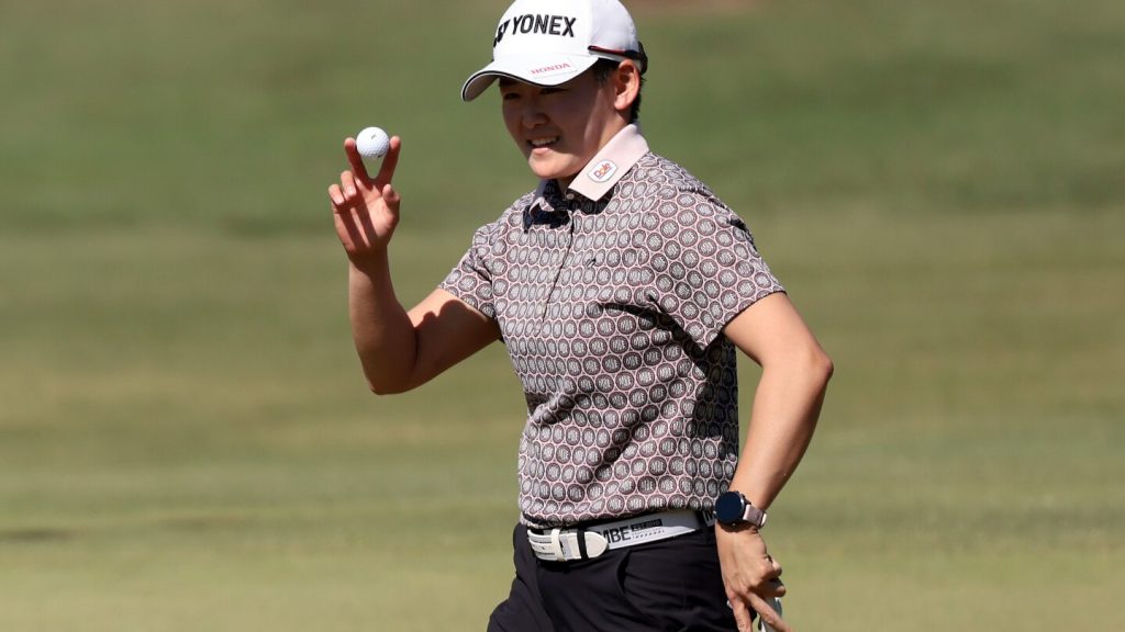 Akie Iwai shoots 64 alongside twin sister to share 54-hole lead at JM Eagle LA Championship