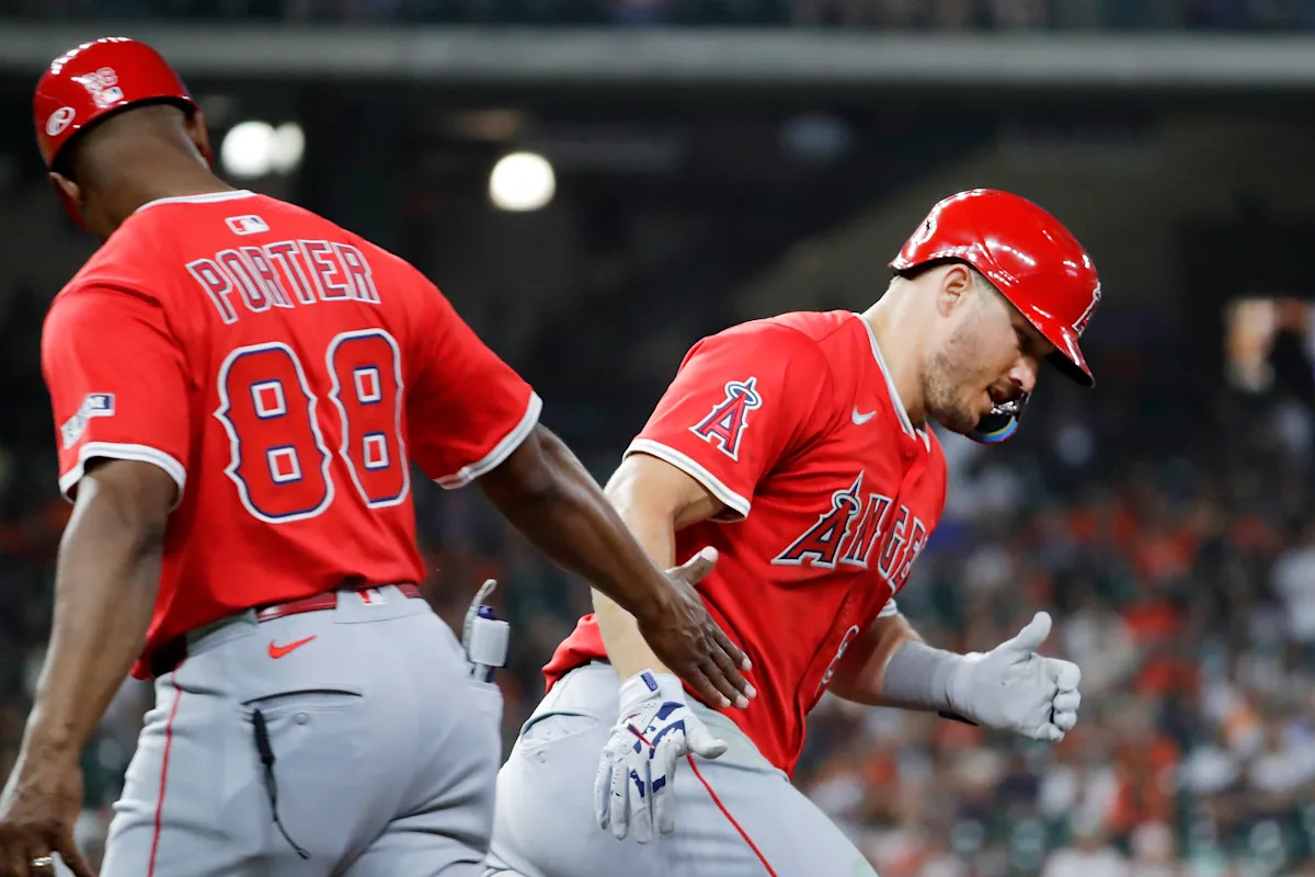 Fan reaches into Mike Trout’s glove to snatch a catch away from Angels outfielder
