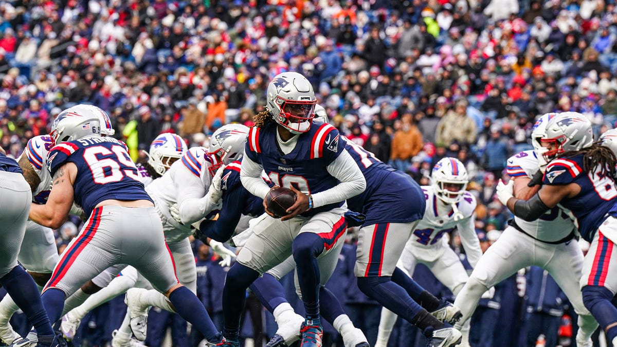 Cowboys land Dak Prescott backup; trade for Patriots QB Joe Milton