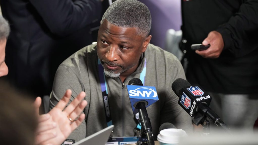 Jets’ Aaron Glenn makes his first appearance in NFL head coaches photo
