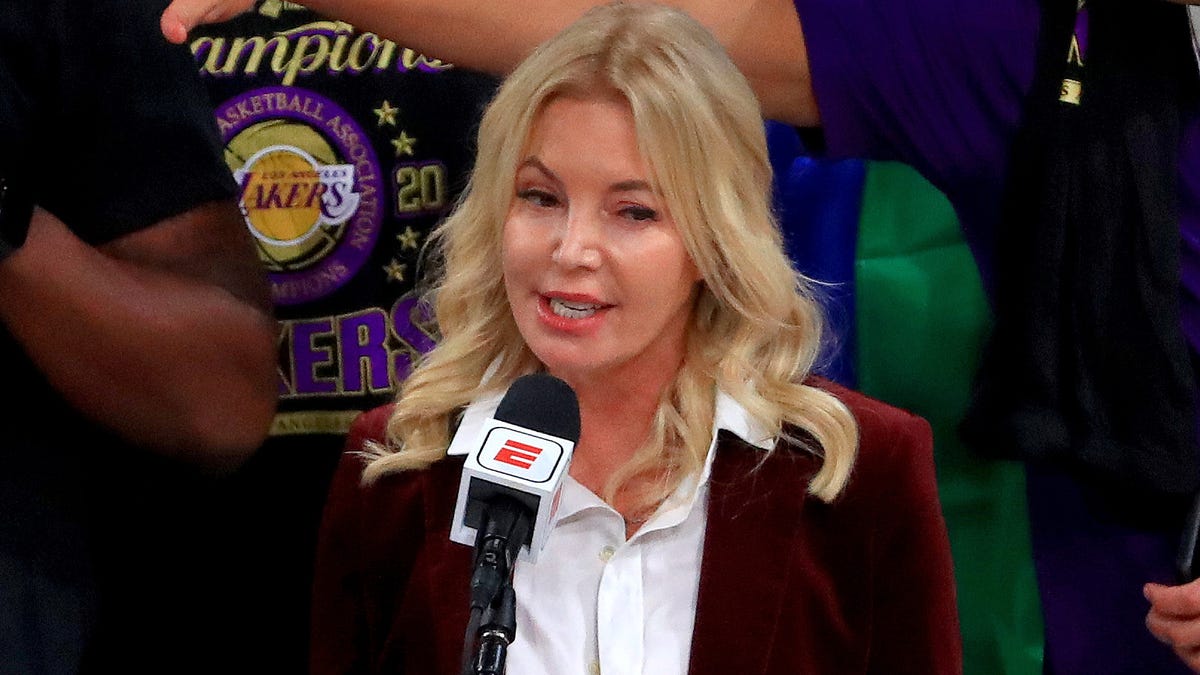 Jeanie Buss will try to honor 2020 Lakers team under one condition