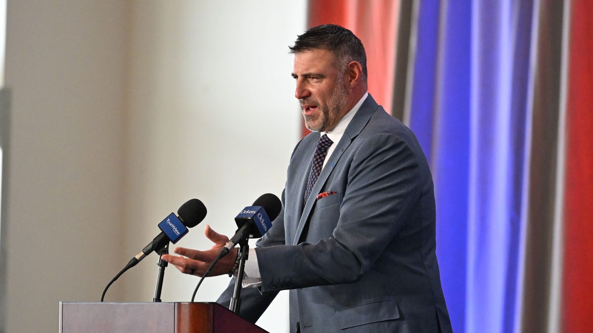 Did Mike Vrabel leave door open for surprise draft pick for Patriots?