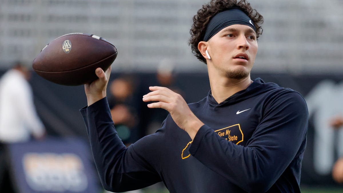Tennessee and UCLA basically swapped quarterbacks with Joey Aguilar news