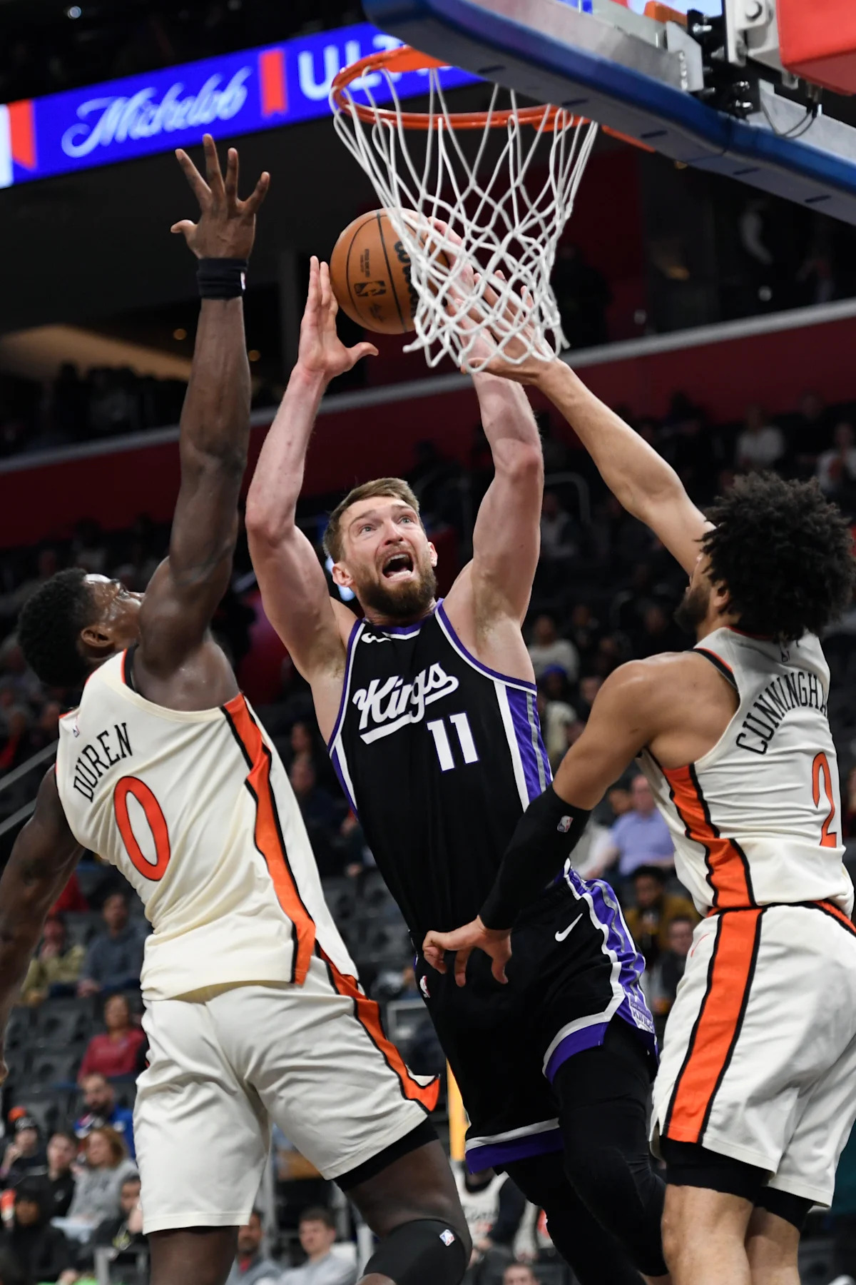 LaVine and DeRozan combine for 80 points in Kings win over the Pistons