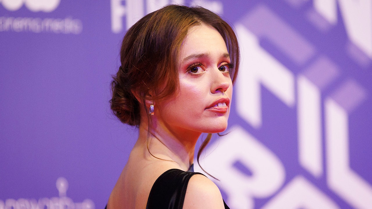 ‘Saturday Night Live’ reportedly apologized to ‘White Lotus’ star Aimee Lou Wood