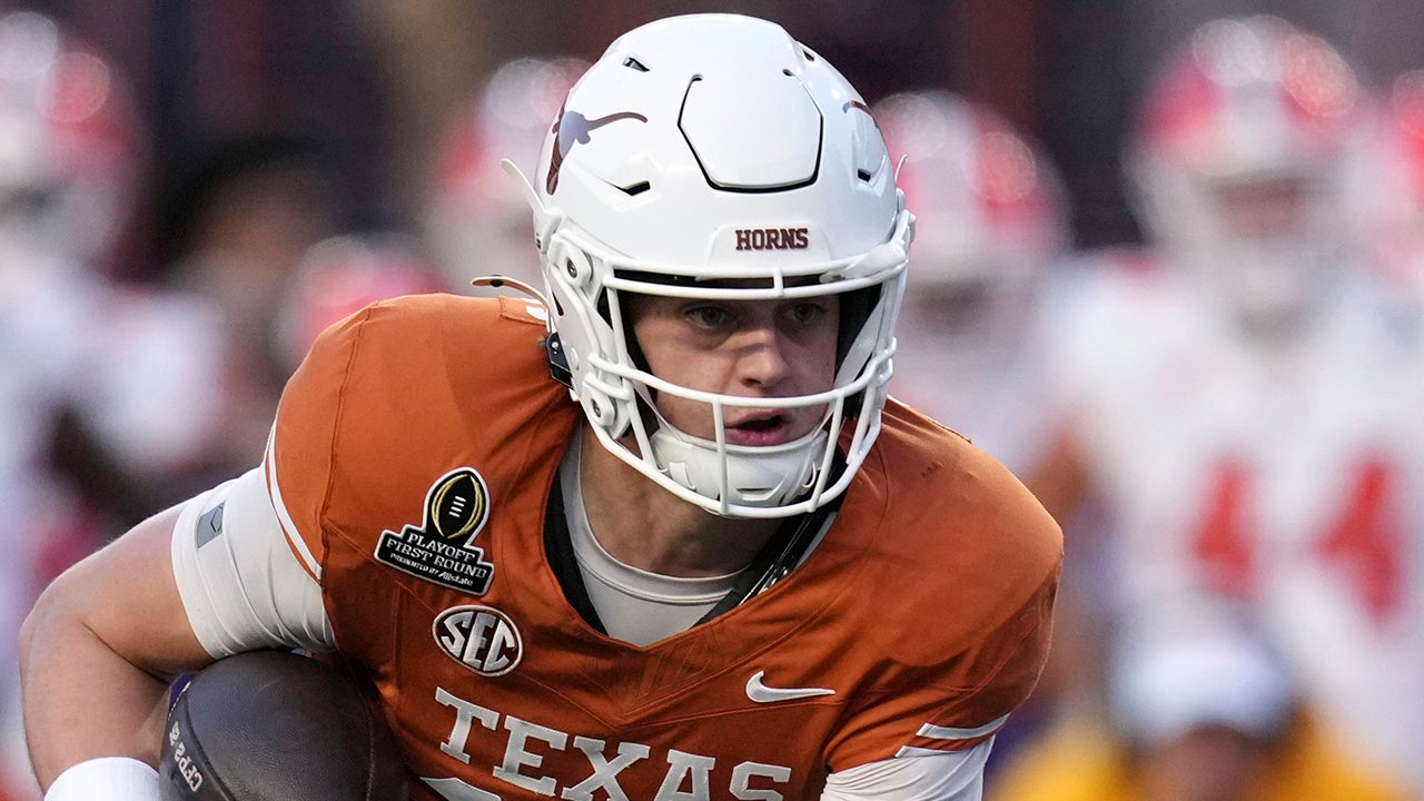 Arch Manning confirms decision to stick with Texas