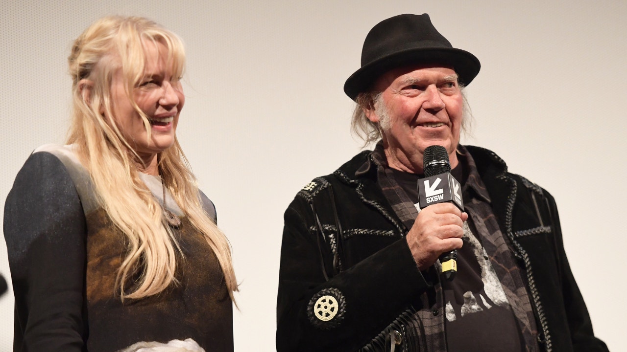 Daryl Hannah says Trump’s admin tried to sabotage Neil Young’s citizenship