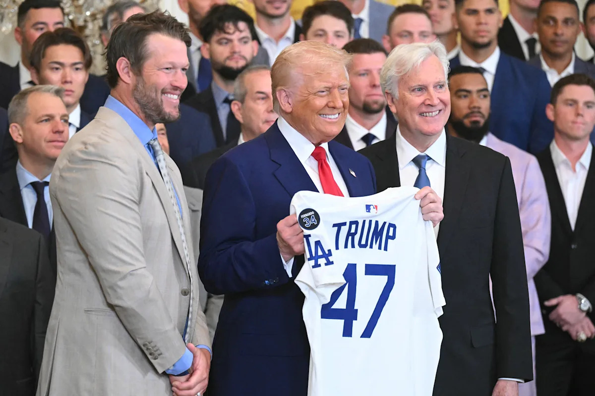 Clayton Kershaw presents President Donald Trump with Dodgers No. 47 jersey at team White House visit