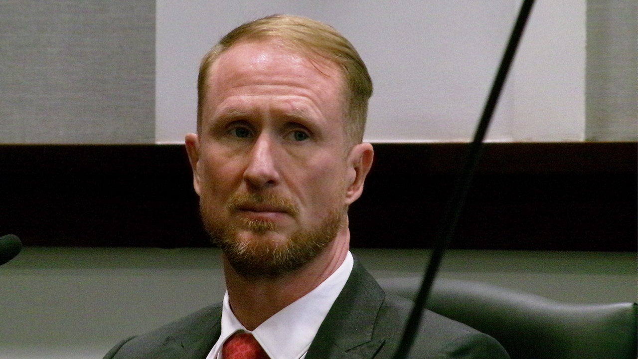 Navy veteran who beat CNN sues Associated Press