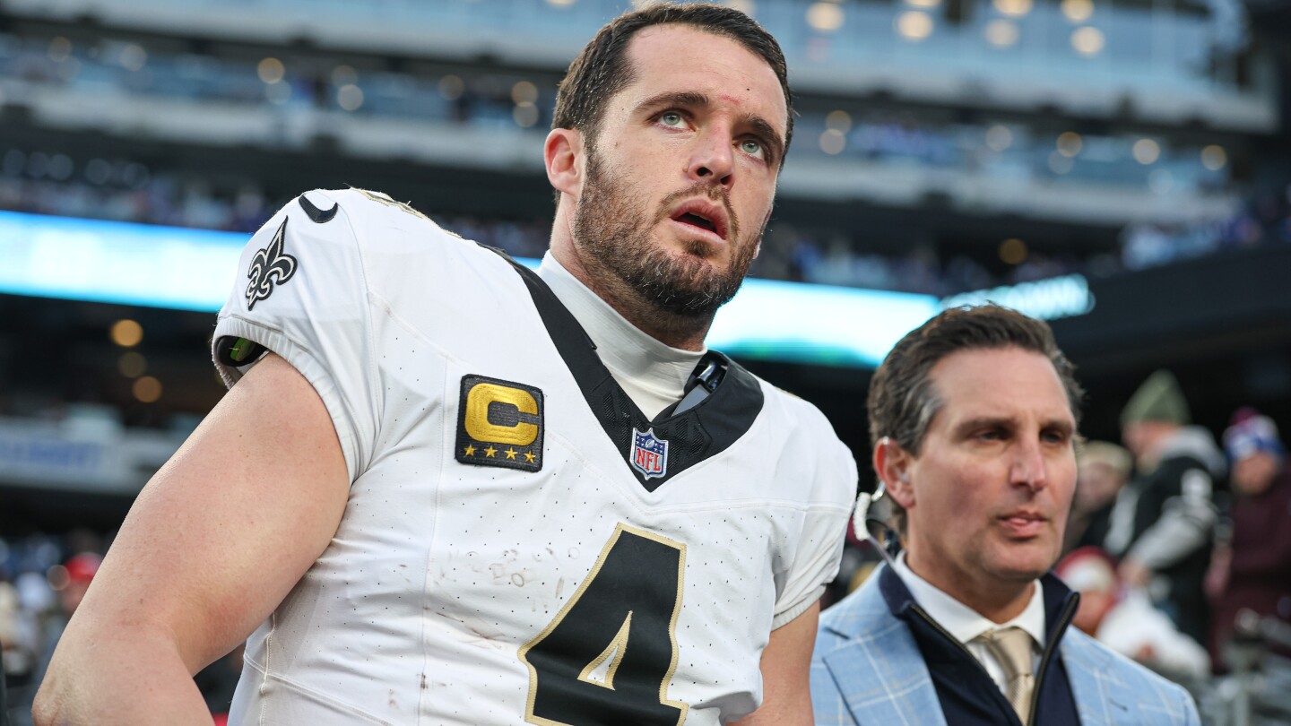 Report: Derek Carr has shoulder injury that may require surgery