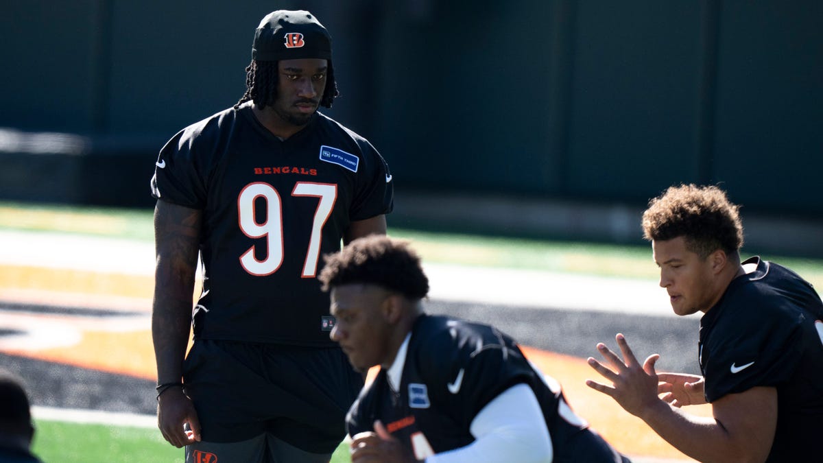 Bengals rookie Shemar Stewart remains out with contract dispute