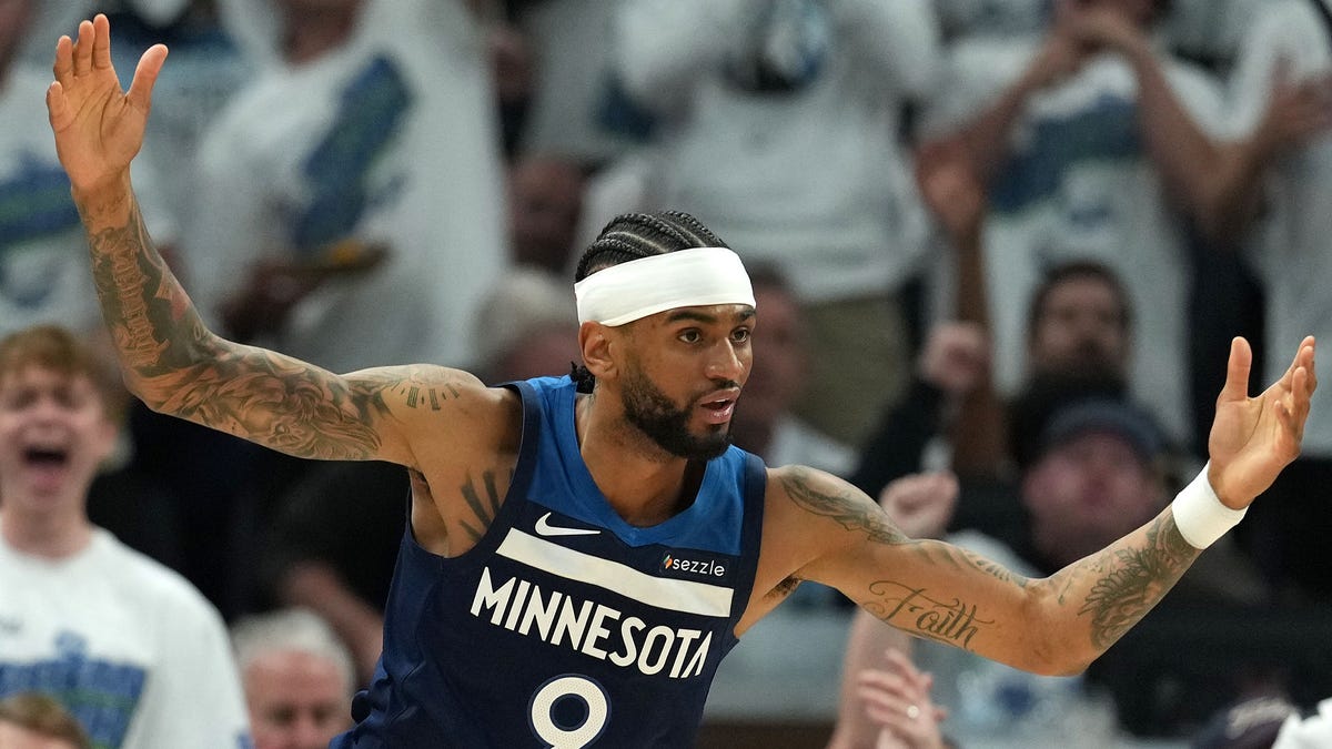 Timberwolves give away another game in turnover-filled Game 4 loss