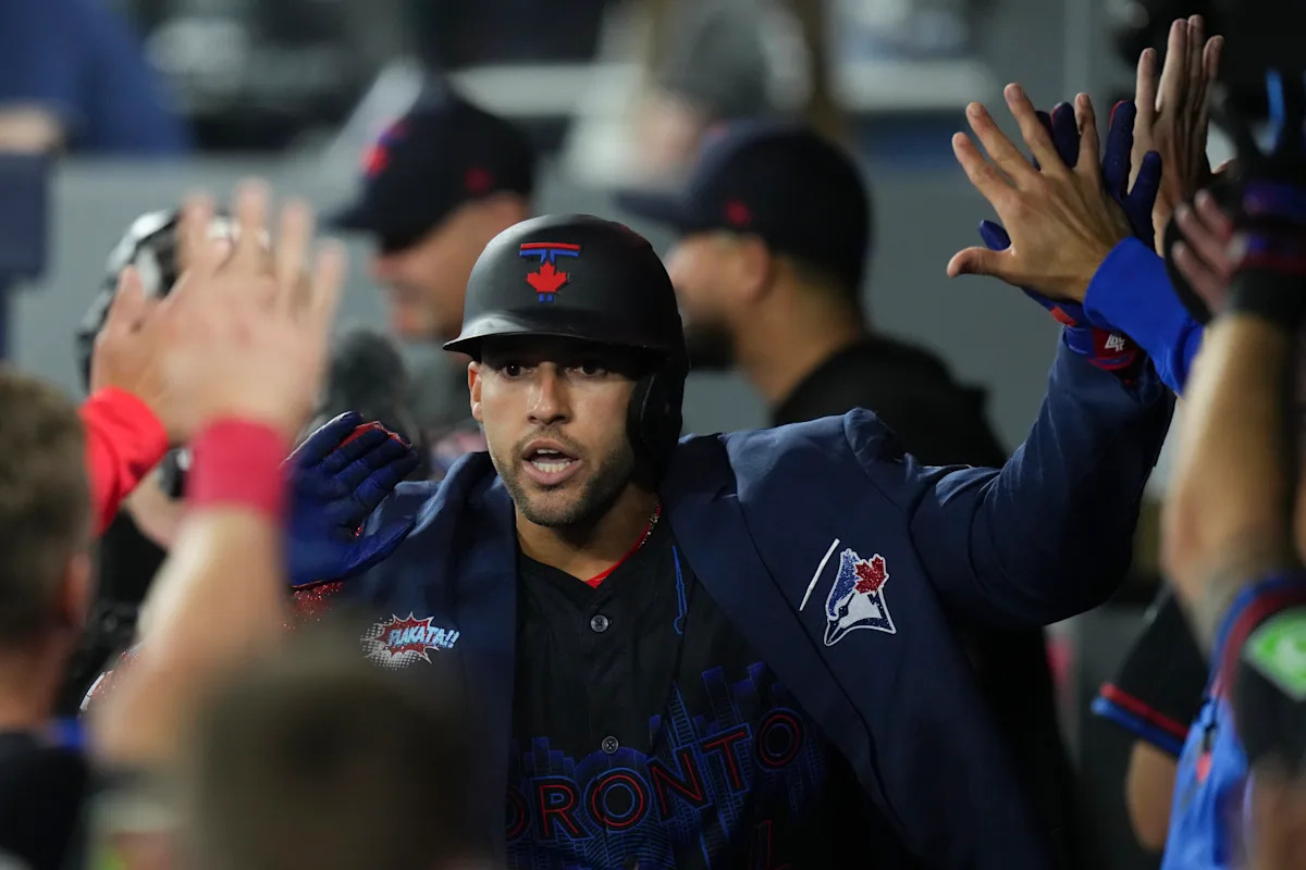 Lukes delivers tiebreaking hit in eighth, Ramírez leaves injured as Blue Jays beat Guardians 5-3