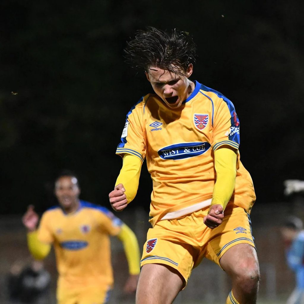 Arsenal officially confirm loan extension