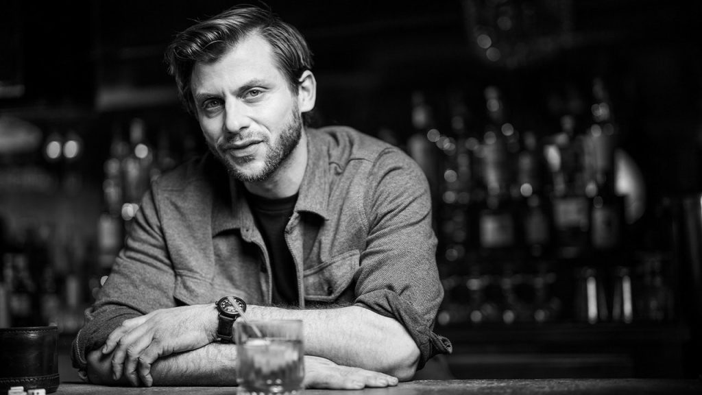 Comedian Charlie Berens seeks to unite audiences through laughter