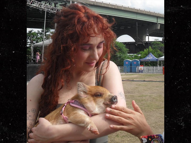 0223-Chappell-Roan-Pig-SUB