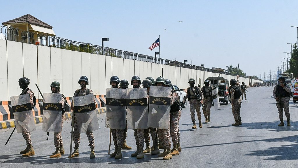 Anti-American protests turn deadly at U.S. Consulate in Karachi, Pakistan