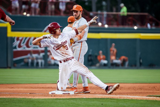 No. 2 Texas suffers surprising beatdown by South Carolina in 9-1 loss