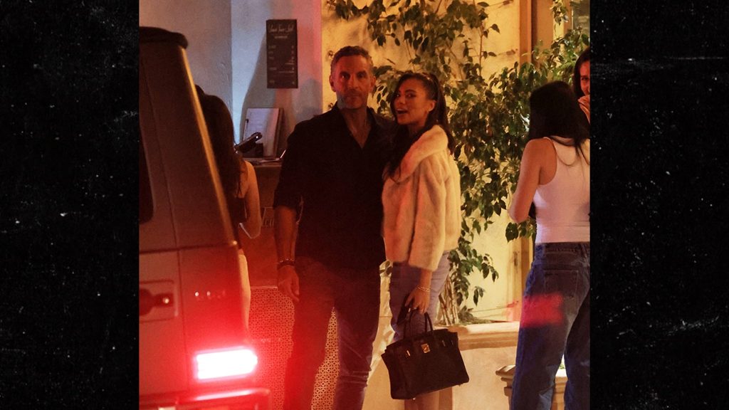 Mauricio Umansky Spotted with ‘Love Island’ Star Amid Family Drama