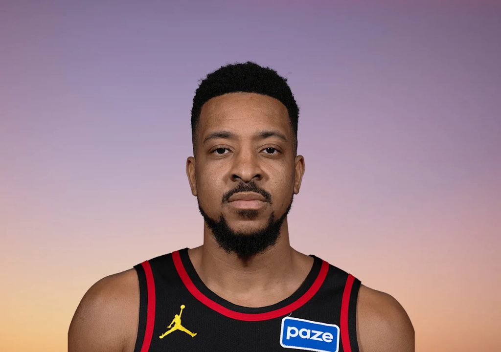 CJ McCollum takes over in the fourth-quarter, helps Hawks tie series against Knicks