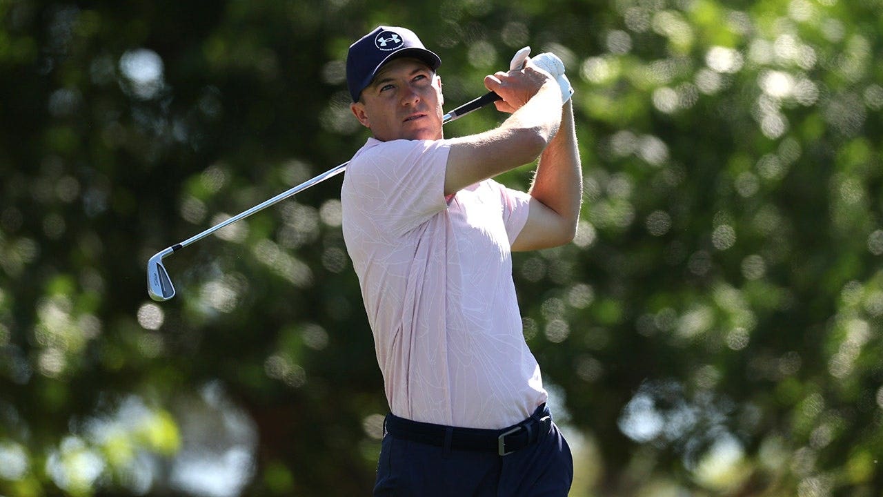 Jordan Spieth gives signed glove to fan hit by errant shot at the Masters