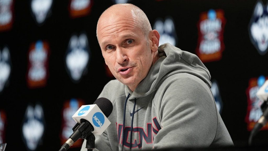 UConn coach’s wife blasts St John’s fans