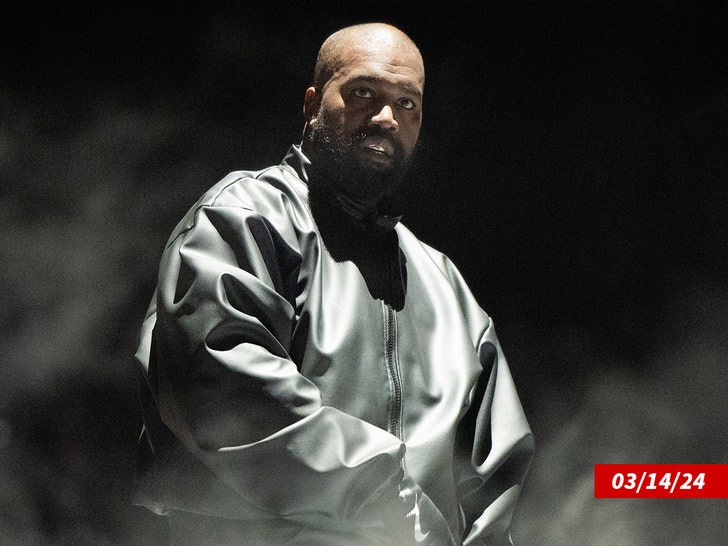 kanye west performing