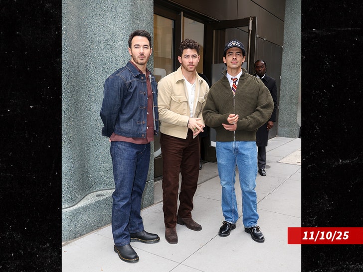 Kevin-Jonas,-Nick-Jonas-and-Joe-Jonas-sub-getty-1