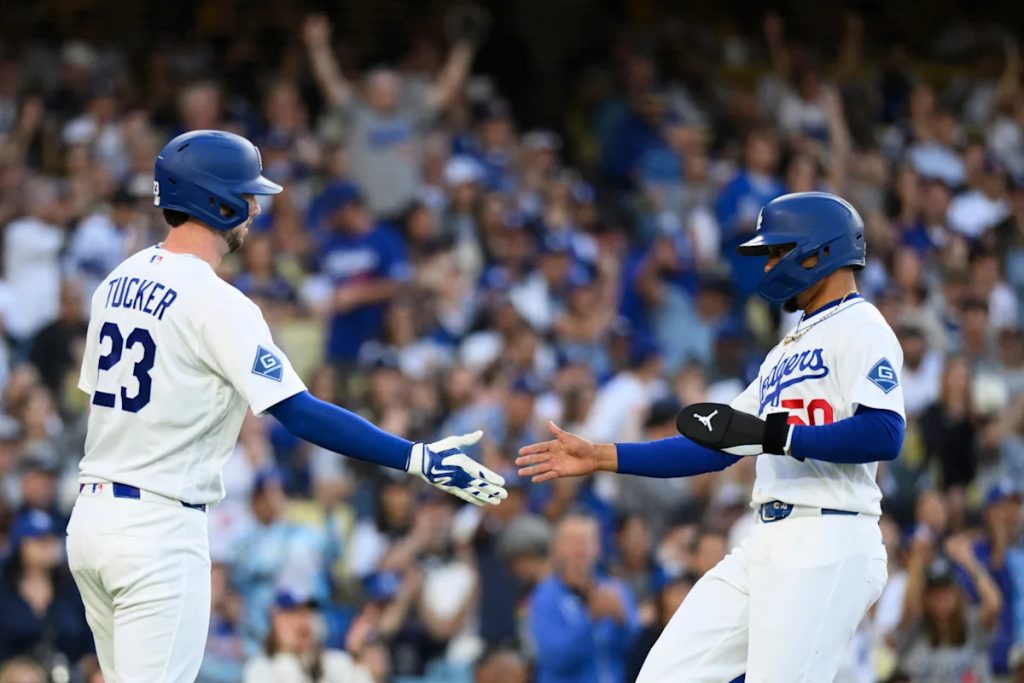 A ninth-inning throwing error lifts the Dodgers past the Orioles 6-5