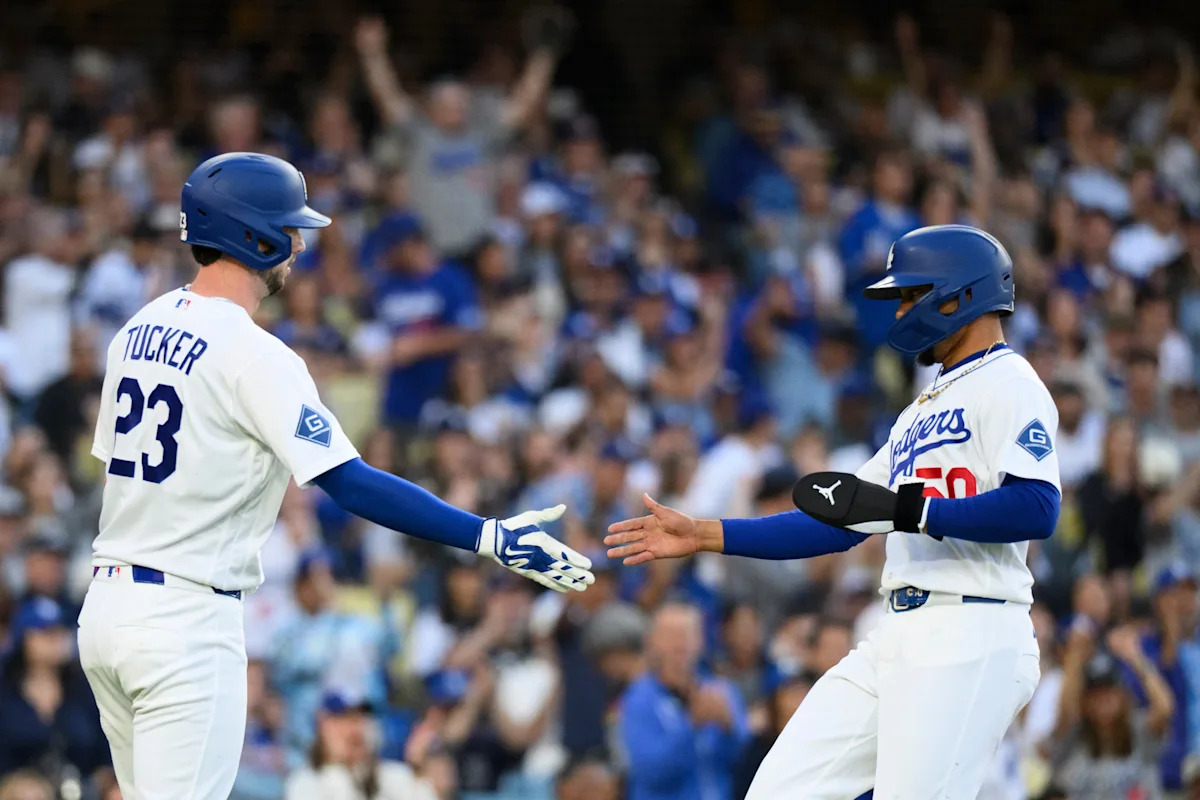A ninth-inning throwing error lifts the Dodgers past the Orioles 6-5